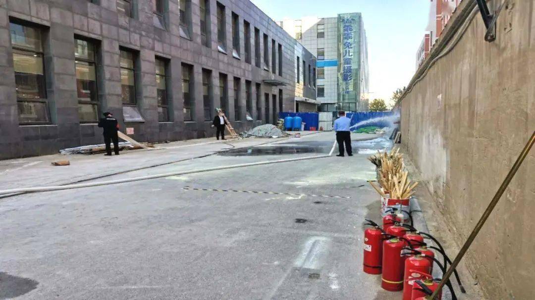 新媒体产业基地组织园区企业开展“一警六员”实训|AG亚娱集团官方(图6) 新媒体产业基地组织园区企业开展“一警六员”实训|AG亚娱集团官方(图6)