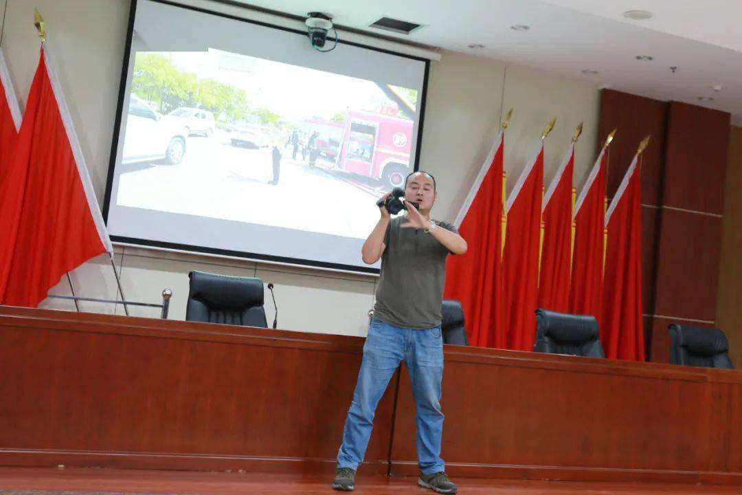“充电蓄能”!淮北消防举行全市消防救援队伍宣传报道员培训班-ag亚娱官网(图7) 
“充电蓄能”!淮北消防举行全市消防救援队伍宣传报道员培训班-ag亚娱官网(图7)