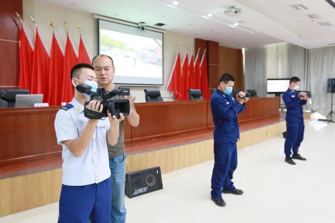 “充电蓄能”!淮北消防举行全市消防救援队伍宣传报道员培训班-ag亚娱官网(图10) 
“充电蓄能”!淮北消防举行全市消防救援队伍宣传报道员培训班-ag亚娱官网(图10)