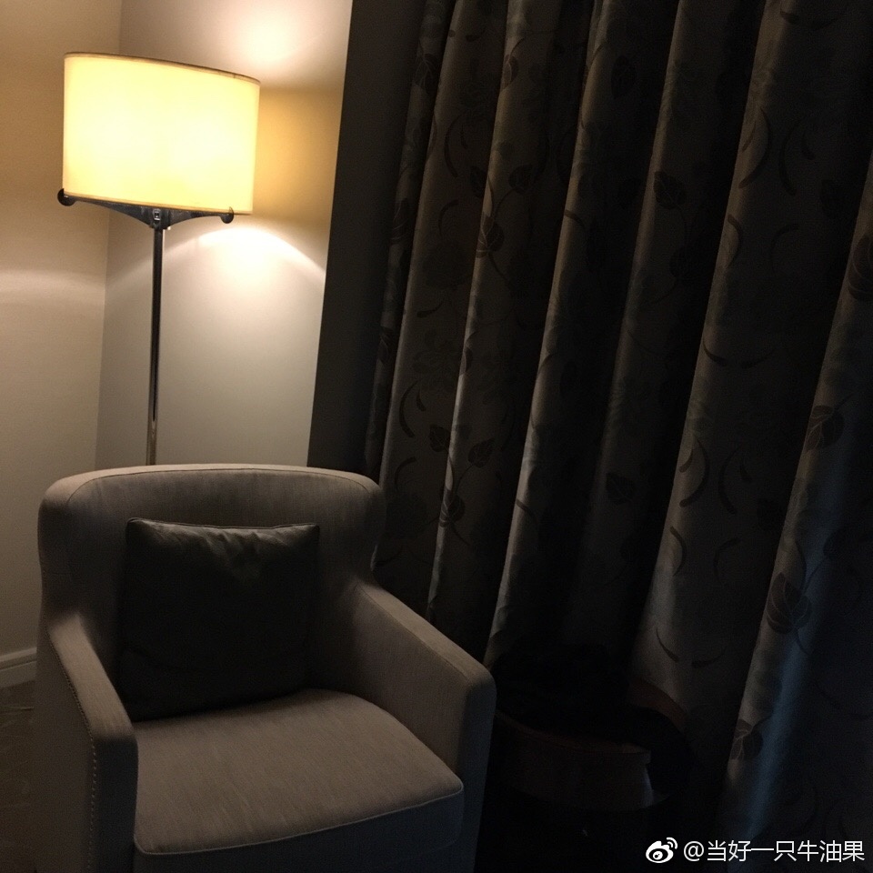 ‘AG亚娱集团’“政治生活不能娱乐化”是底线亦是红线_时事政治_中公教育网(图1) AG亚娱集团