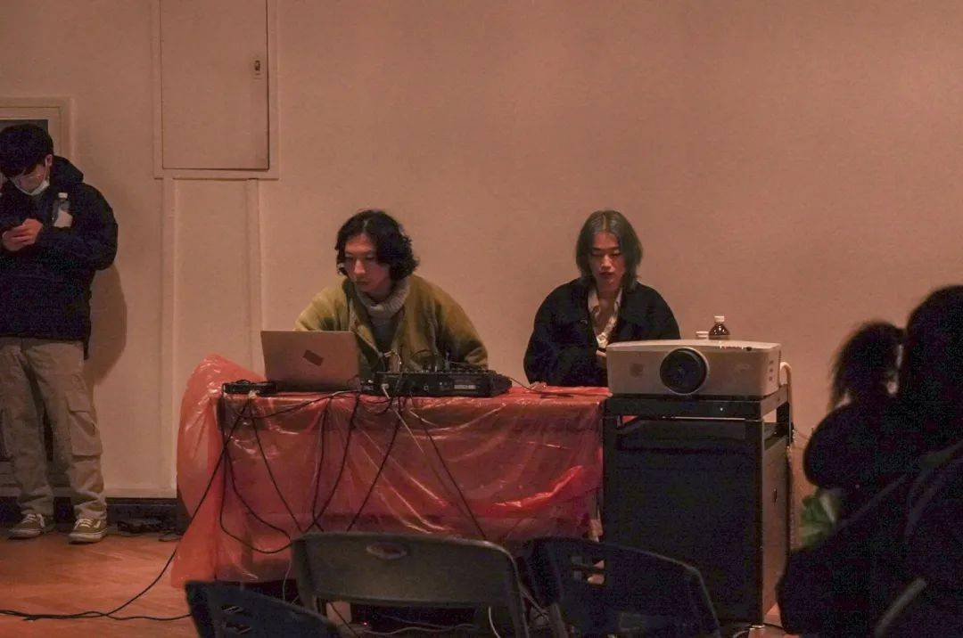 《感官重塑》18、19级数字媒体艺术专业课程年终联展回首|ag亚娱官网(图8)
《感官重塑》18、19级数字媒体艺术专业课程年终联展回首|ag亚娱官网(图8)