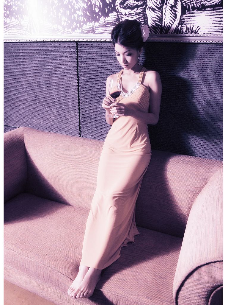 AG亚娱集团|昆明仓库起火烧毁20多间 消防砸破3米多高墙灭火(图1) AG亚娱集团