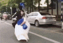 
搞笑GIF：你们喜欢这个小姐姐蜘蛛侠吗？最近其他平台都很火 -AG亚娱集团(图9)