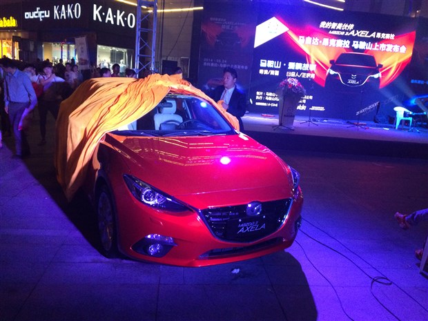 怒怼“你不是人民”缘于权力观跑偏_时事政治_中公教育网-AG亚娱集团官方(图1) AG亚娱集团