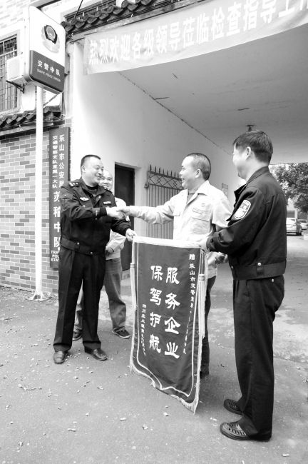 ‘AG亚娱集团官方’官员题字价值几何_时事政治_中公教育网(图2) AG亚娱集团