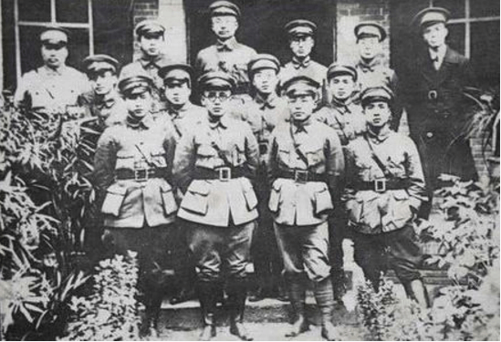 公安局长“不怕举报”真问心无愧?_时事政治_中公教育网_ag亚娱官网(图3) AG亚娱集团官方